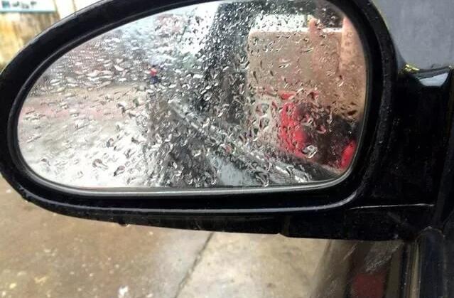 汽车车窗跟后视镜要不要安装雨眉防水？